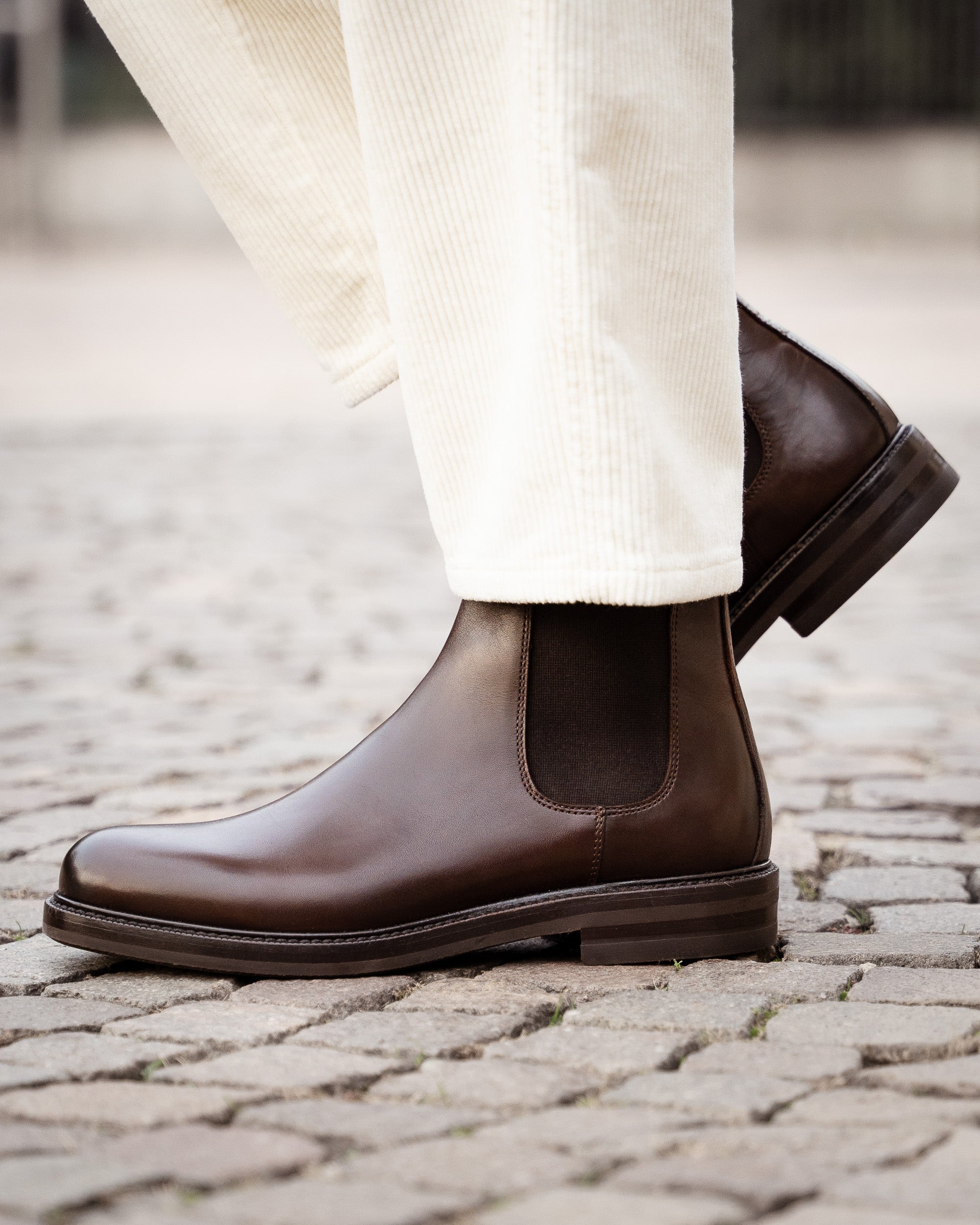 Women's Chelsea boot with Vibram sole